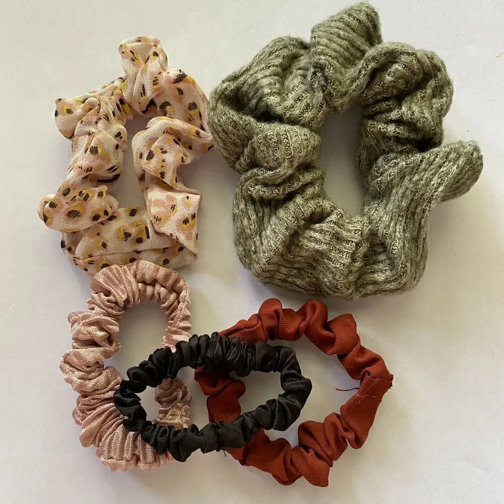 𝅺Set of 5 Scrunchies